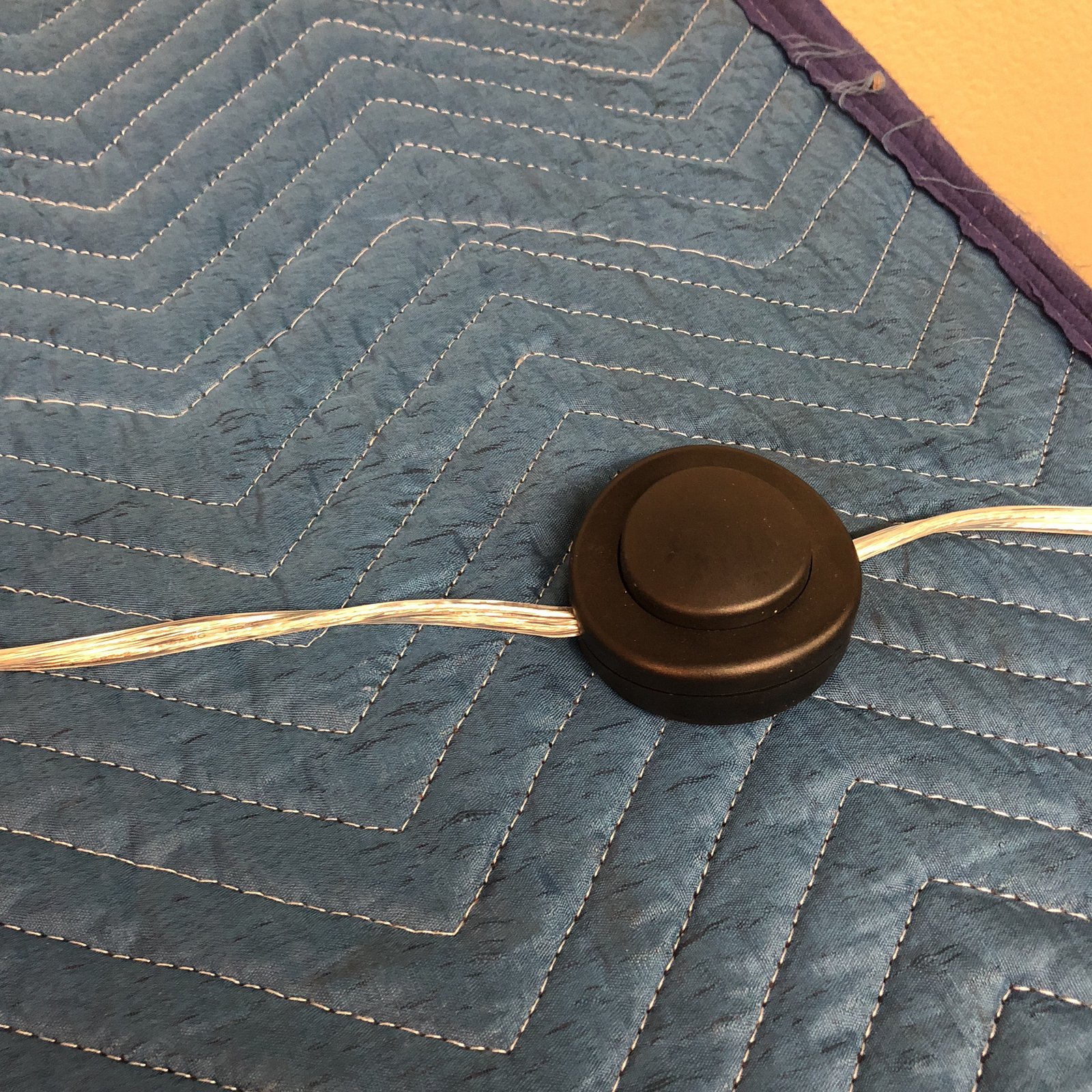 开云（中国） - 灯饰|台灯|办公家具|设计师家具|纳尔逊雪茄形莲花台灯